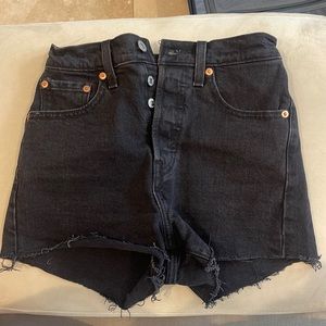 Levi’s Ribcage Shorts